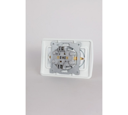 Розетка двойная с заземлением и со шторкой Elbi Eleсtriс Jazz 508-010200-917