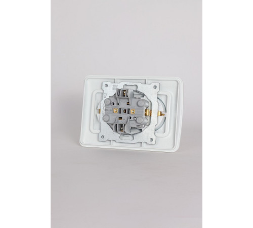 Розетка двойная с заземлением и со шторкой Elbi Eleсtriс Jazz 508-016200-917