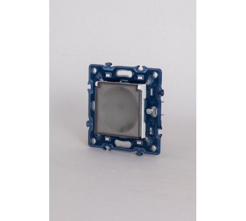 Розетка с заземлением с крышкой, без рамки Elbi Eleсtriс Moda Vox 611-040232-218