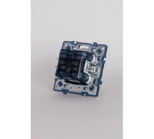 Розетка с заземлением с крышкой, без рамки Elbi Eleсtriс Moda Vox 611-040232-218