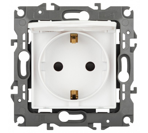 Розетка с заземлением и со шторкой, без рамки Эра Эра 12 12-2103-01М