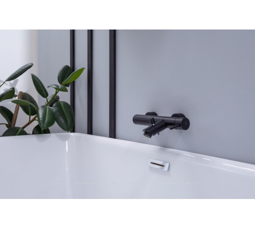 Смеситель для ванны Paffoni LIGHT короткий излив без душевого набора черный матовый LIG022NO