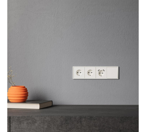 Накладка для розетки с заземлением и со шторками Voltum S70 VLS000713