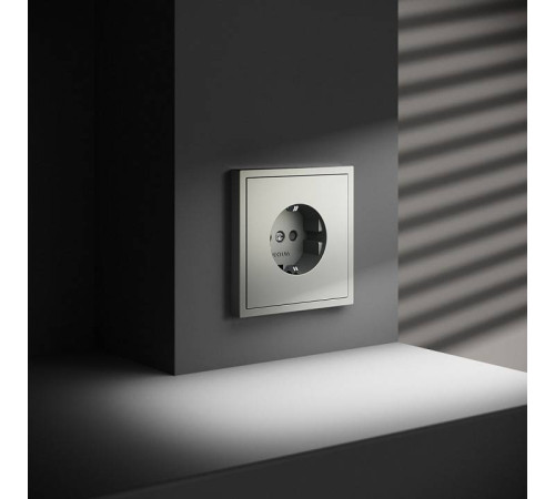 Розетка с заземлением и со шторкой, без рамки Voltum S70 VLS040205