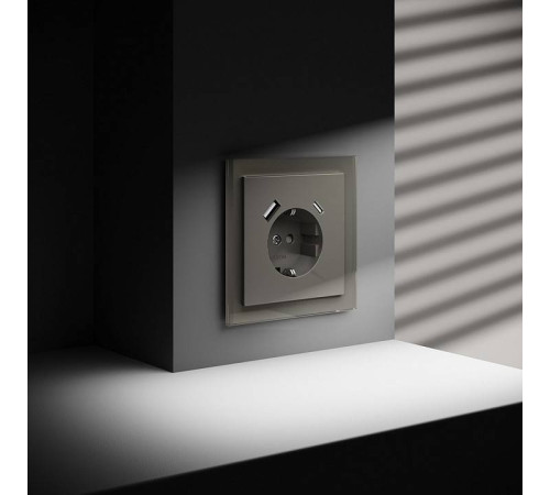 Розетка с заземлением, шторками и 2xUSB Type-A/C Voltum S70 VLS040504