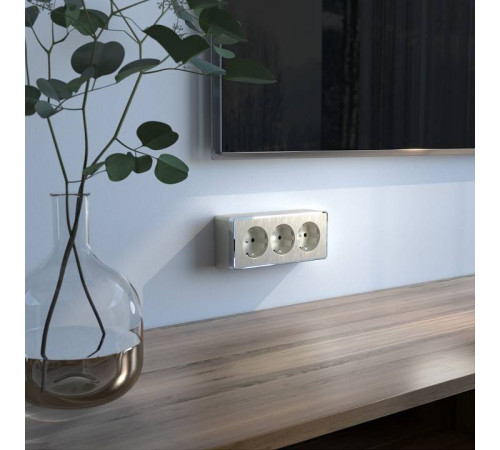 Розетка влагозащищенная с заземлением и с шторками Werkel Gallant (шампань рифленый) W5073110 Gallant (шампань рифленый)