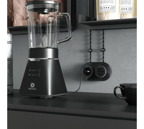 Розетка с заземлением Werkel Vintage хром, черный W5871051