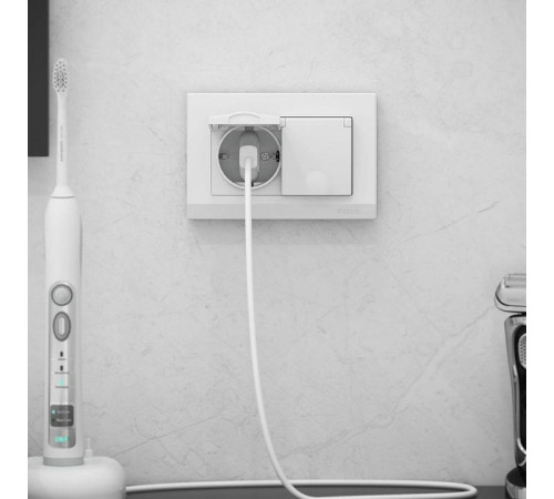 Розетка двойная влагозащищенная с заземлением и с шторками с крышкой Werkel белые W1172201