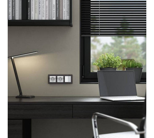 Розетка с заземлением и с шторками, без рамки Werkel Белый акрил W1171141