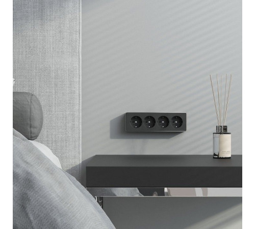 Розетка четверная с заземлением и со шторками Werkel Gallant W5072258