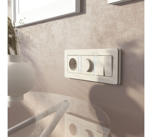 Рамка из поликарбоната на 3 поста Split айвори/белый, soft-touch W0033066