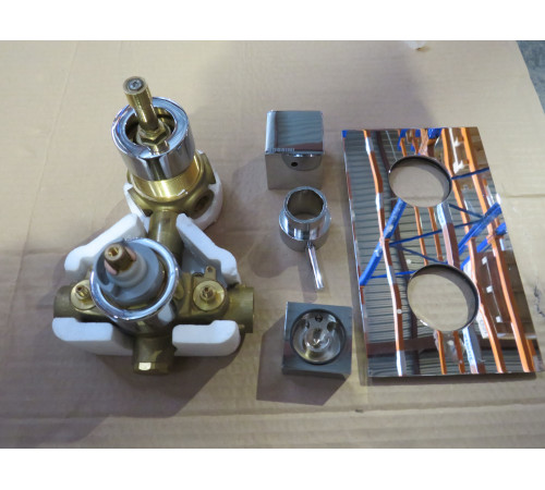 УЦЕНКА Термостат встраиваемый Bossini Cube с девиатором на 3 направления хром Z004207.030_УЦ