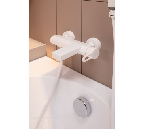 Гигиеническая лейка с держателем и шлангом Paffoni Tweet Round белый матовый ZDUP115BO