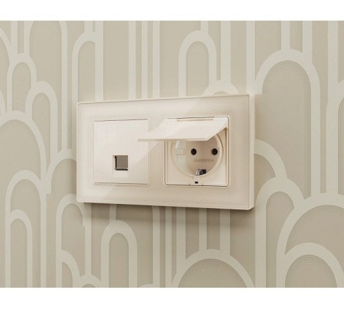 Розетка Ethernet RJ-45 и со шторками, без рамки Ambrella Volt ALFA MA312005