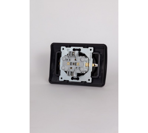 Розетка двойная с заземлением и со шторкой Elbi Eleсtriс Jazz 508-014800-917