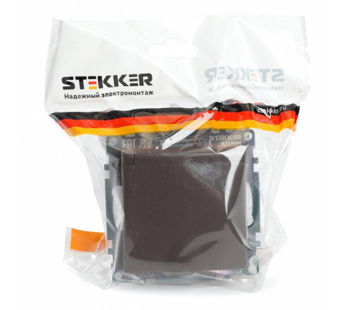 Розетка с заземлением и с шторками, без рамки с крышкой Stekker Катрин 49029