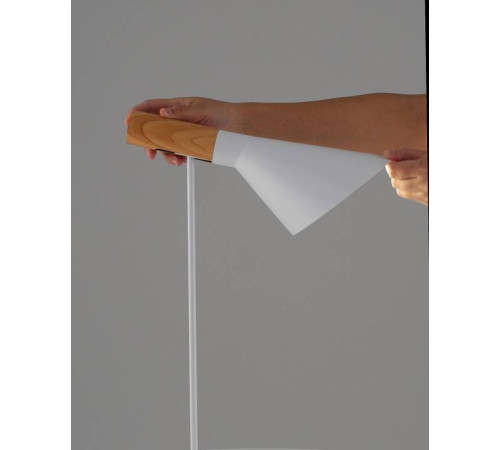 Настольная лампа офисная Moderli Turin V11335-1T