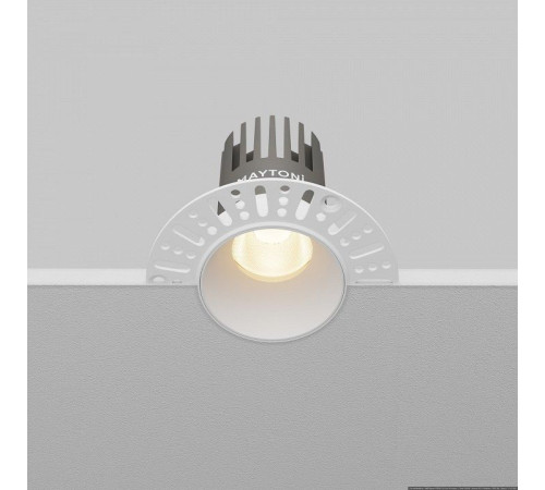 Встраиваемый светильник Maytoni DL119-10W-3K-TRS-W