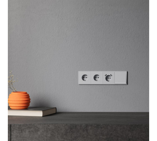 Накладка для розетки с заземлением и со шторками Voltum S70 VLS000716