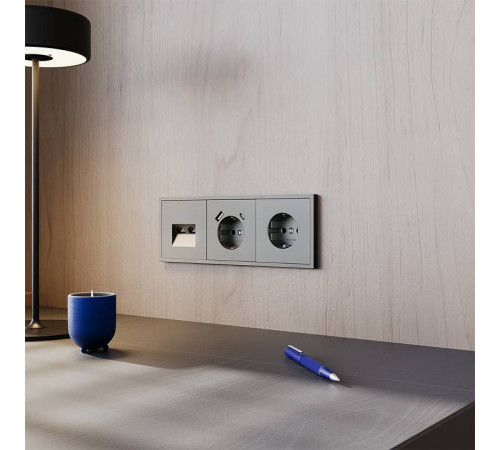 Розетка с заземлением, без рамки Voltum S70 VLS040106