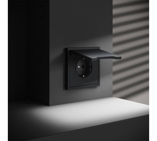 Розетка с заземлением и со шторкой, без рамки с крышкой Voltum S70 VLS040307