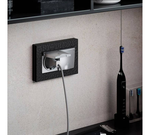 Розетка двойная влагозащищенная с заземлением и с шторками, без рамки с крышкой Werkel серебряные W1172206