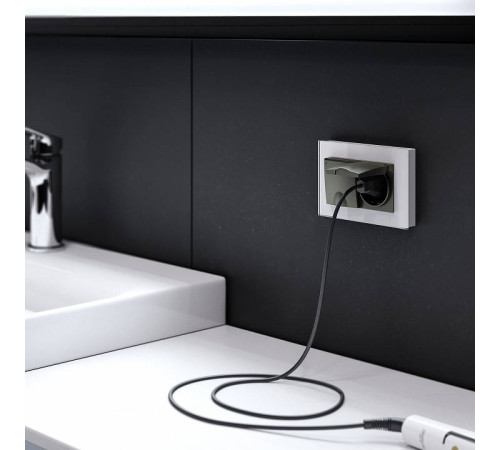 Розетка двойная влагозащищенная с заземлением и с шторками, без рамки с крышкой Werkel черные W1172208