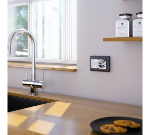 Розетка двойная влагозащищенная с заземлением и с шторками, без рамки с крышкой Werkel серебро W1172209