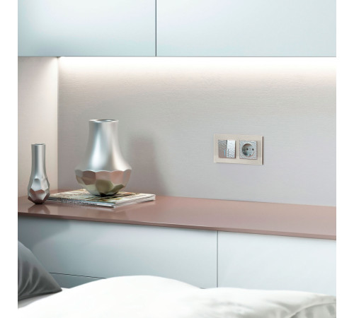 Выключатель двухклавишный с подсветкой (Hammer серебряный) W1220106