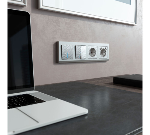 Выключатель двухклавишный с подсветкой (Hammer серебряный) W1220106