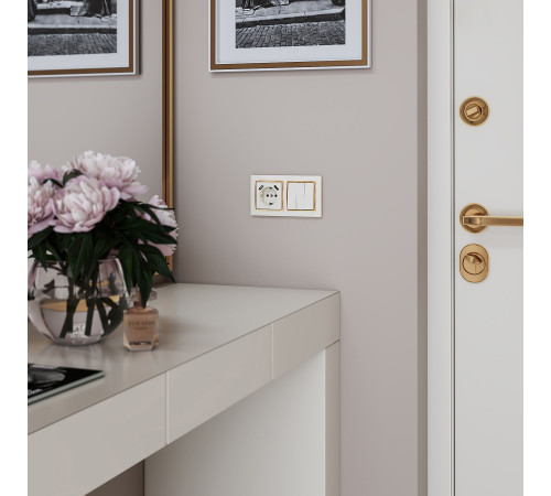 Выключатель трехклавишный (слоновая кость) W1130003