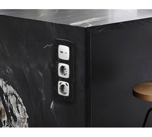 Рамка на 3 поста Ambrella Volt Opera OF940703