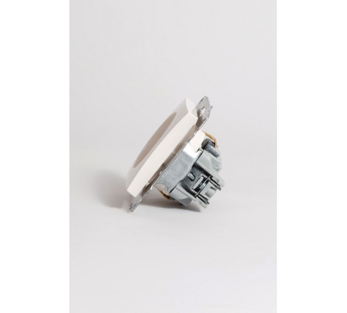 Розетка с заземлением, без рамки Elbi Eleсtriс Zena Vega 609-010200-217