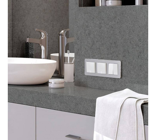 Рамка на 3 поста Werkel Platinum алюминий W0032606