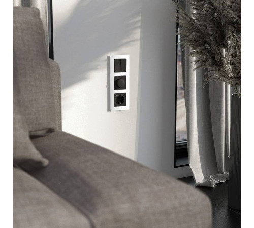 Рамка на 3 поста Werkel Senso белый soft-touch W0033101