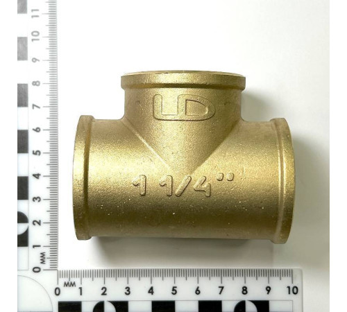 Тройник резьбовой LD 1 1/4 ВВВ латунный LD.65.514.32