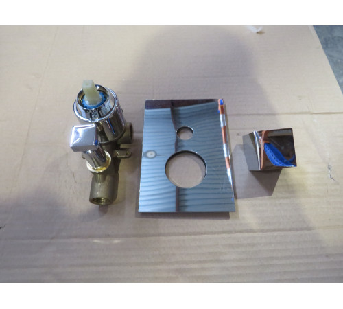 УЦЕНКА Смеситель встраиваемый Bossini Cube с девиатором на 2 направления хром Z004202.030_УЦ