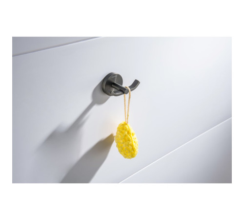 Крючок двойной Aquanet Бетта оружейная сталь шлифованный черный хром AQ4602BGM