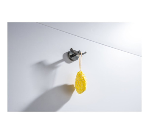 Крючок двойной Aquanet Бетта оружейная сталь шлифованный черный хром AQ4602BGM