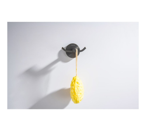 Крючок двойной Aquanet Бетта оружейная сталь шлифованный черный хром AQ4602BGM