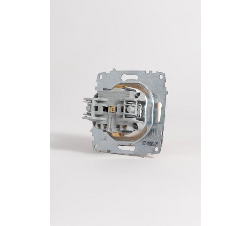 Розетка с заземлением и со шторкой, без рамки с крышкой Elbi Eleсtriс Zena Vega 609-010200-219