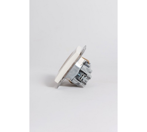 Розетка с заземлением и со шторкой, без рамки Elbi Eleсtriс Zena Vega 609-010200-243