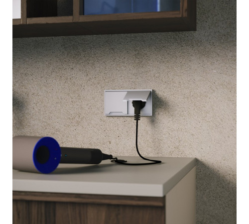 Накладка для розетки с заземлением и со шторками с крышкой Voltum S70 VLS000816