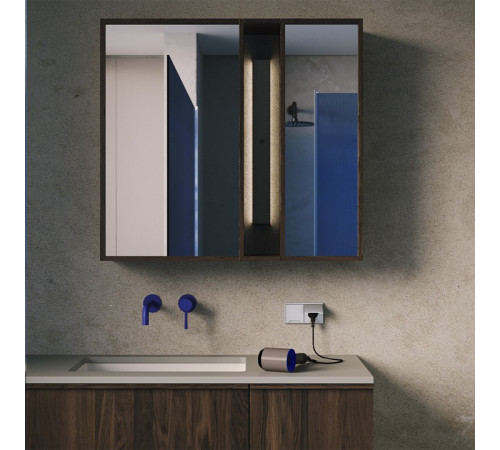 Накладка для розетки с заземлением и со шторками с крышкой Voltum S70 VLS000816