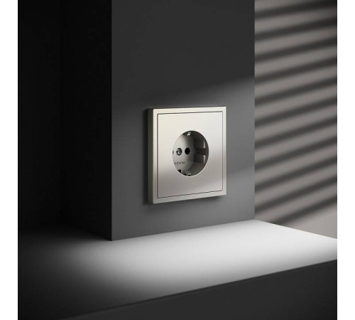 Розетка с заземлением, без рамки Voltum S70 VLS040104