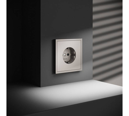 Розетка с заземлением и со шторкой, без рамки Voltum S70 VLS040203