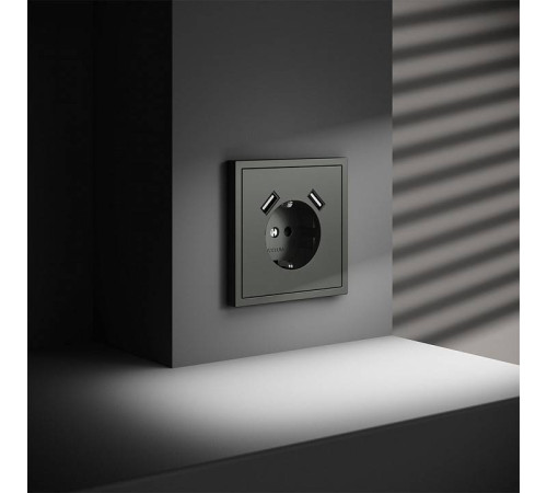 Розетка с заземлением и со шторкой и 2хUSB type A, без рамки Voltum S70 VLS040406