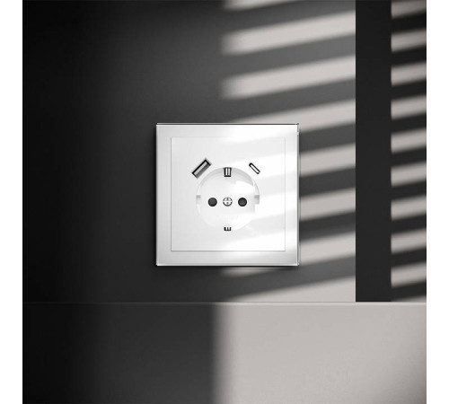 Розетка с заземлением и со шторкой и 2хUSB type A и C, без рамки Voltum S70 VLS040501