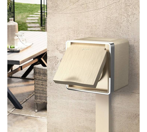 Розетка влагозащищенная с заземлением и с шторками Werkel Gallant 4 W5071210