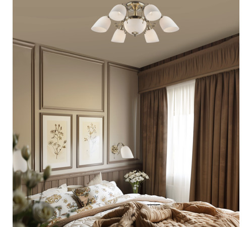 Бра классическое с плафоном 22010/1 античная бронза